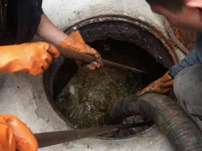 南郑清理化粪池时如何避免沼气的危害？